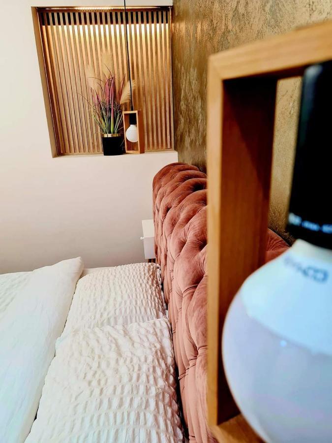 Laci Lak Premium Apartment Nagyvárad Kültér fotó